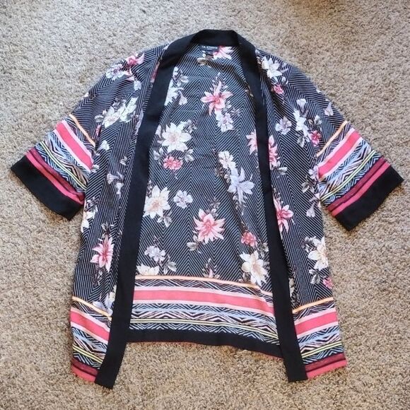 I.N. Studio Petite Women's Size PL Thin Flowy Floral Cardigan Black Chevron - Picture 3 of 9